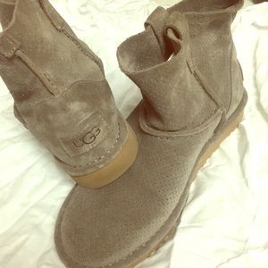 UGG WOMENS CLASSIC